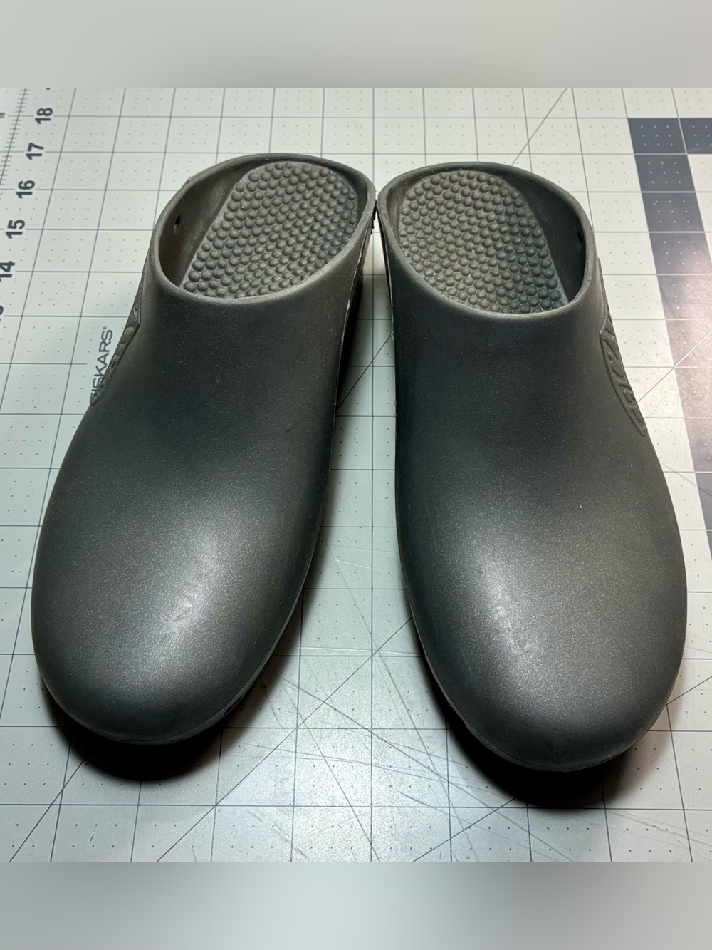 Calzuro Classic Clogs without Upper Holes in Metal Grey 37/38 - Picture 3 of 8